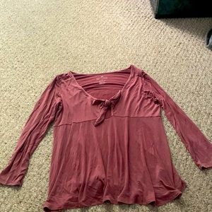 American Eagle Outfitters Comfy shirt for causal or going out wear!